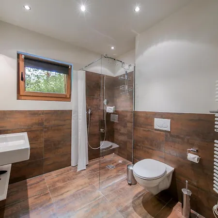 Hot Tub And Bbq Lodge 1 *